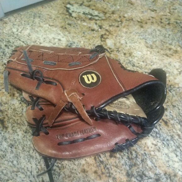 Rare Wilson A1812 Dual Hinge Crown Web 10.5" Leather Baseball Glove LHT - Picture 1 of 12